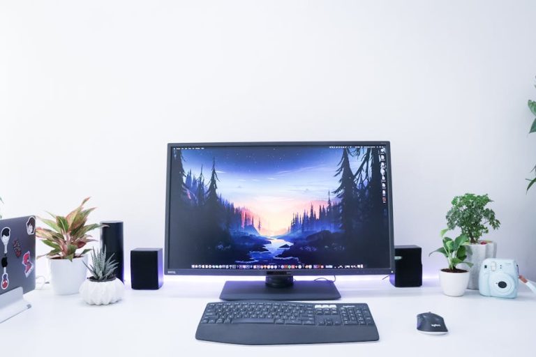 How to clean a monitor screen without scratching