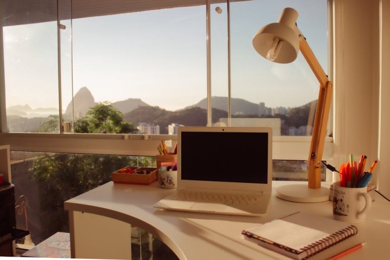How to create a cosy home office atmosphere with lighting