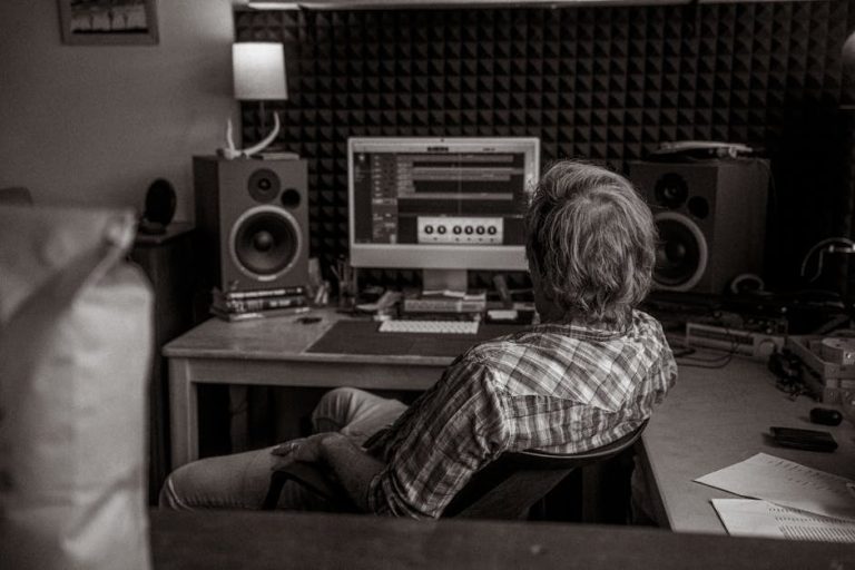 How to set up acoustic treatment in a home office