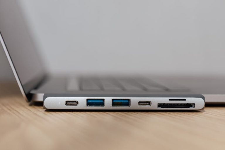 Best Thunderbolt docks for MacBook home office