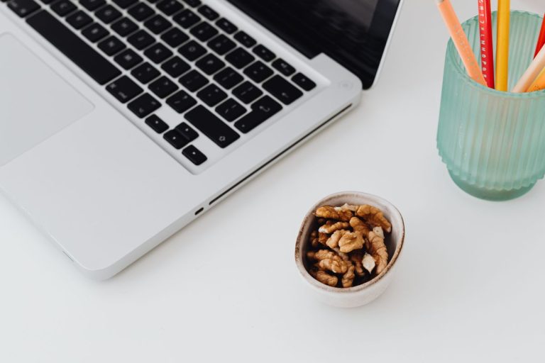Featured image for Snacks for Work: 25 Smart Picks That Kill Cravings Without Wrecking Your Afternoon - focus on snacks for work
